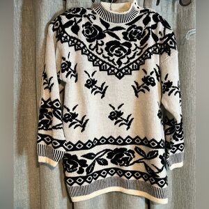 Oversized Small Vintage Kitty Hawk Floral Black and White Sweater shoulder pads